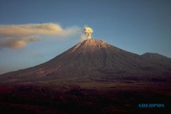 Misteri Gunung Semeru: Paku Bumi Jawa Ditancapkan Para Dewa