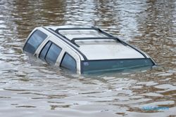 Tahap Mengatasi Mobil Setelah Terendam Banjir