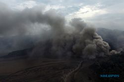 Larangan Beraktivitas dalam Radius 1 Km dari Puncak Gunung Semeru