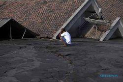 Foto-Foto Rumah Terendam Pasir Akibat Banjir Lahar Dingin Gunung Semeru