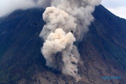 Gunung Semeru Erupsi Dua Kali, Lumajang Diguyur Hujan Abu Vulkanik