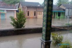 Rumah Kebanjiran, 30 Warga Carikan Klaten Dievakuasi dengan Perahu