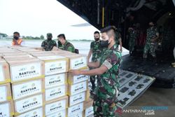 Hercules TNI AU Kirim 12 Ton Sembako untuk Korban Semeru