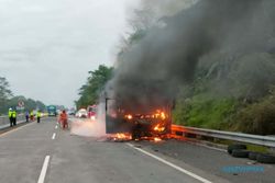 Angkut 30 Penumpang, Bus Sudiro Tunggal Kebakaran di Tol Semarang-Solo