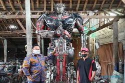Kunjungi Seniman Bantul, Rachmat Gobel Pesan 6 Robot dari Motor Rosok