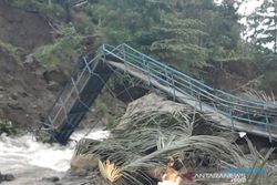 Dua Jembatan Utama Putus Akibat Banjir, 5 Desa di Cianjur Terisolasi