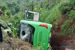 Pulang dari Objek Wisata Guci, Rombongan Santri Tegal Alami Kecelakaan