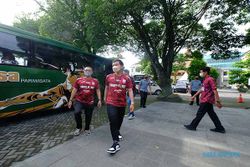 Dukung Persis Solo, Gibran Lepas Rombongan 4 Bus Suporter ke Bogor