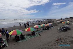 Volume Sampah di Pantai Parangtritis Meningkat hingga 3,6 Ton/Hari saat Lebaran