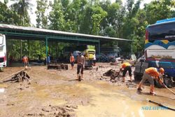 Banjir dan Longsor Landa Tirtomoyo, Seluruh Elemen Bersih-Bersih