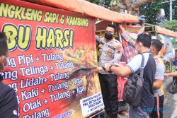 Kapolsek Grogol Terjun Langsung Bantu Warung Tengkleng Viral Solo Baru