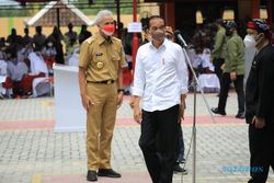 Presiden Jokowi yang Kunjungan, Warga Kok Minta Kaus ke Ganjar