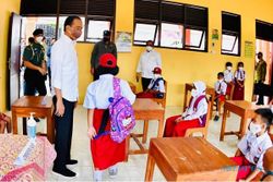 Presiden Jokowi Tinjau Vaksinasi dan Resmikan Renovasi SDN 3 Nglinduk