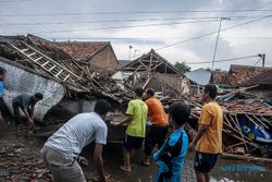 Foto-Foto Rumah Roboh Diterjang Hujan dan Angin Kencang di Lebak Banten