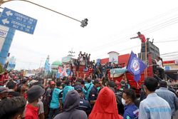 Tolak Penertiban ODOL, Sopir Truk Blokir Jalan di Pelabuhan Ketapang
