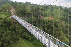 Aturan Jembatan Gantung Girpasang, Dilarang Selfie & Harus Jalan Kaki