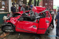 Kecelakaan Maut di Balikpapan, Ini Foto-Foto Kondisi Mobil Rusak Berat