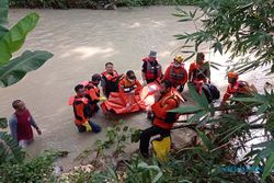Tim SAR Gabungan Evakuasi Korban Hanyut di Sungai Pleret Sragen