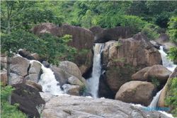 Pengunjung Kahyangan Wonogiri, Mulai dari Pedagang hingga Pejabat