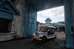 Foto-Foto Mobil Listrik Wisata Mulai Beroperasi Keliling Kota Solo