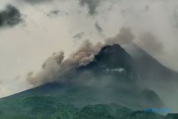 Gunung Merapi Luncurkan Awan Panas, 2 Daerah di Jateng Hujan Abu