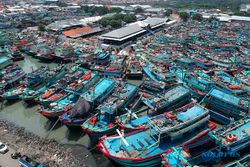 Terkendala Izin, Ratusan Kapal Nelayan di Tegal Tidak Melaut