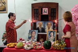 Melestarikan Tradisi Imlek di Tengah Keluarga Tionghoa di Sragen