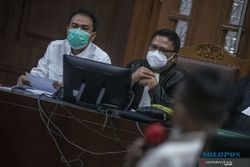 Hadirkan Saksi Meringankan, Azis Syamsuddin Menangis di Persidangan