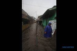 Round Up: Hujan 3 Jam, Solo Tergenang Banjir di Mana-Mana