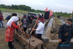 Kunjungi Klaten, Mentan Syahrul Yasin Limpo Main Gejog Lesung