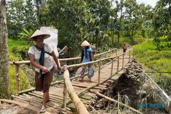 Jembatan di Wungu Madiun Hanyut, Puluhan Keluarga Terdampak