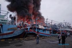 Lagi! Belasan Kapal di Pelabuhan Tegal Terbakar