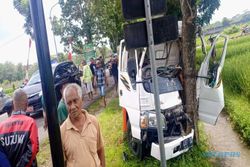 Hindari Motor Belok, Truk Tangki Tabrak Pohon di Jalan Solo-Tawangmangu
