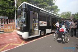 Pertama di Indonesia, Bus Medium Monocoque Ramah Difabel Dicoba di Solo