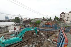 On The Track, Hujan Tak Ganggu Pembangunan Overpass DI Pandjaitan Solo