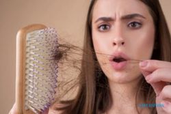 Rambut Rontok Bikin Panik, Kenali Penyebab dan Cara Mengatasinya