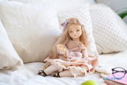 Apa Dampak Jika Anak Terlalu Banyak Menonton Konten Spirit Doll?