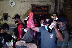 Diadukan Warga, Warung & Kafe Miras di Semarang Digerebek Satpol
