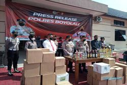 Sehari Polisi Sita 1.149 Botol Miras dari 6 Lokasi di Boyolali