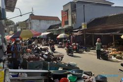 Pedagang Emoh Masuk Pasar Ir Soekarno Sukoharjo, Satpol Pilih Persuasif