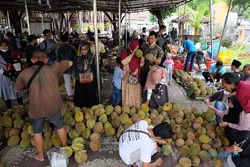 2.500 Durian Ludes Sehari dalam Bazar Durian Masjid Al Falah Sragen