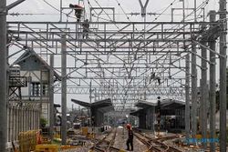 Foto-Foto Pemasangan Jaringan LAA Jalur KRL Stasiun Balapan-Palur