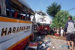 Korban Tabrakan Bus Vs Kereta di Tulungagung Jatim Bertambah