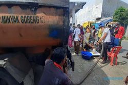 Operasi Pasar, Pedagang di Madiun Diguyur 8.000 Liter Minyak Goreng