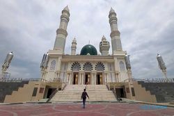Hampir Rampung, Begini Megahnya Masjid Agung Madaniyah Karanganyar