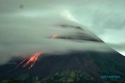 48 Kali Guguran, Foto-Foto Gunung Merapi Luncurkan Lava Pijar