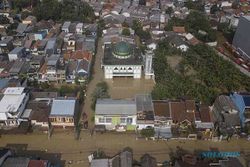 Ratusan Rumah Tergenang Banjir Akibat Luapan Kali Bekasi