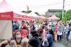 Jual Minyak Goreng Rp14.000, Pasar Tani Banjarsari Solo Diserbu Warga