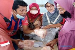 Walah...! 309 Kilogram Daging Ayam Murah di Sragen Ludes Dalam 15 Menit