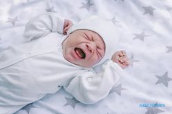 Bayi Moms Sering Menangis? No Panic, Ini 10 Cara Menenangkannya
